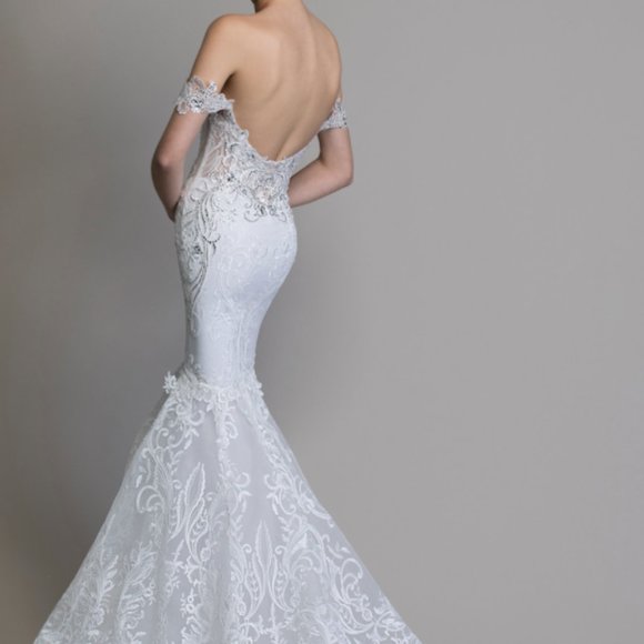 NEVER BEEN WORN Pnina Tornai Wedding Dress (Bridal Size 10; Never Been Worn) - Picture 2 of 7